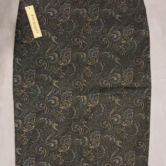 Pencil Skirt size Medium - Picture 2 of 6